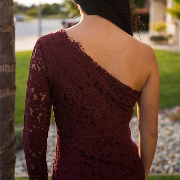 Classy Red Lace One Armed Formal Dress - Picture 3 of 3